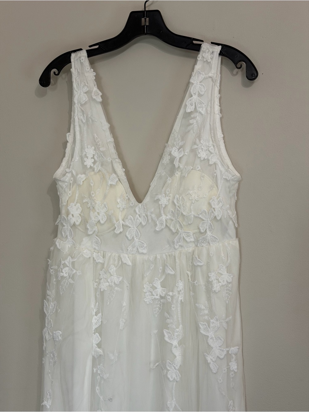 White Lace Applique Tulle Maxi Dress V-Neck Sleeveless Floral Bridal Gown - Picture 6 of 10